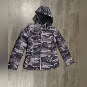 Time and Tru Women's Gray Camouflage Puffer Jacket